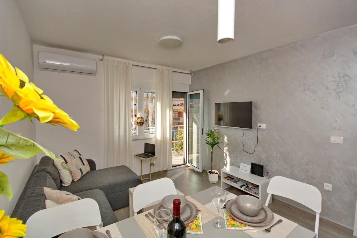 Lola - New, Located, Elegant & Super Tidy Apartament Kotor